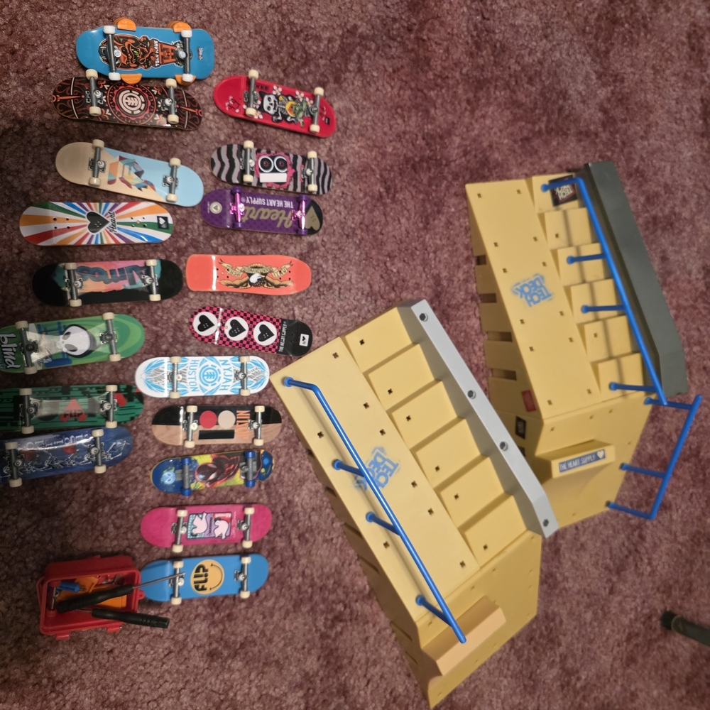 Skate Park Playset with Mini Skateboards